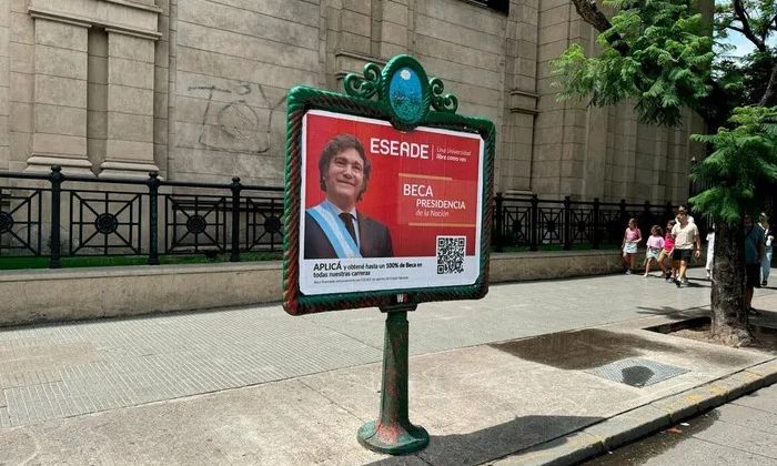 Polémico: Milei promociona una beca de una universidad privada